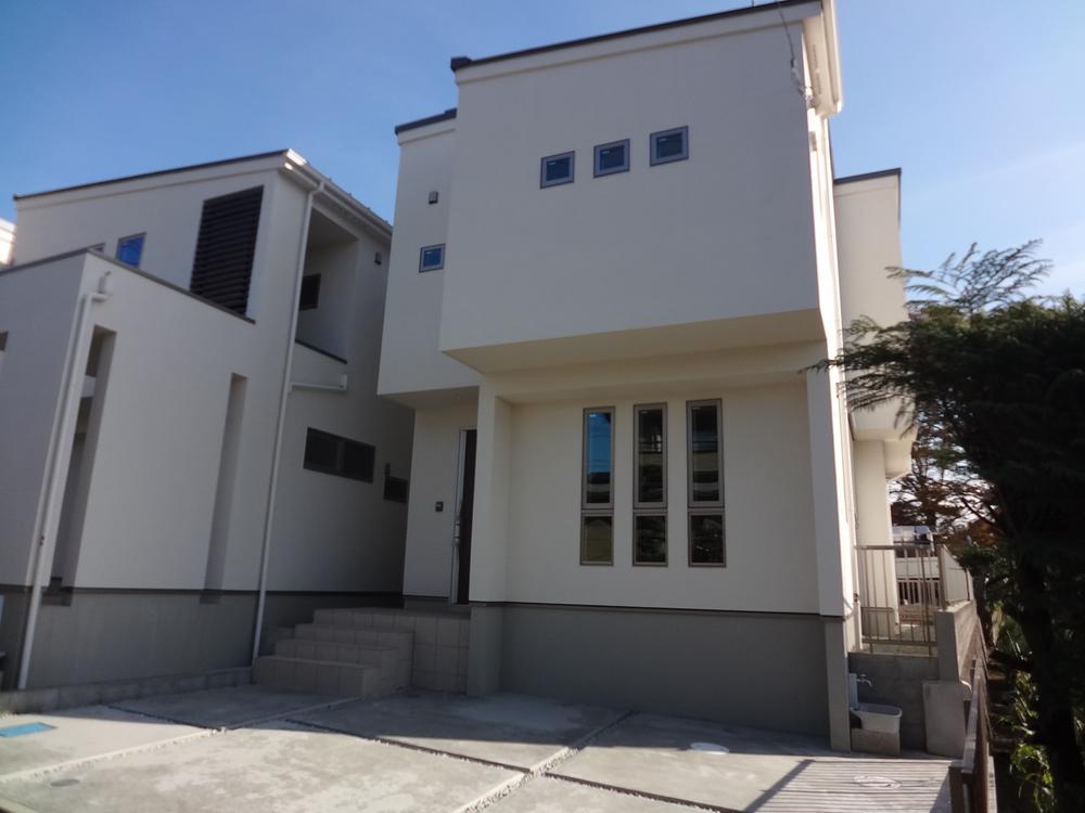 Local appearance photo. Local (11 May 2013) Shooting