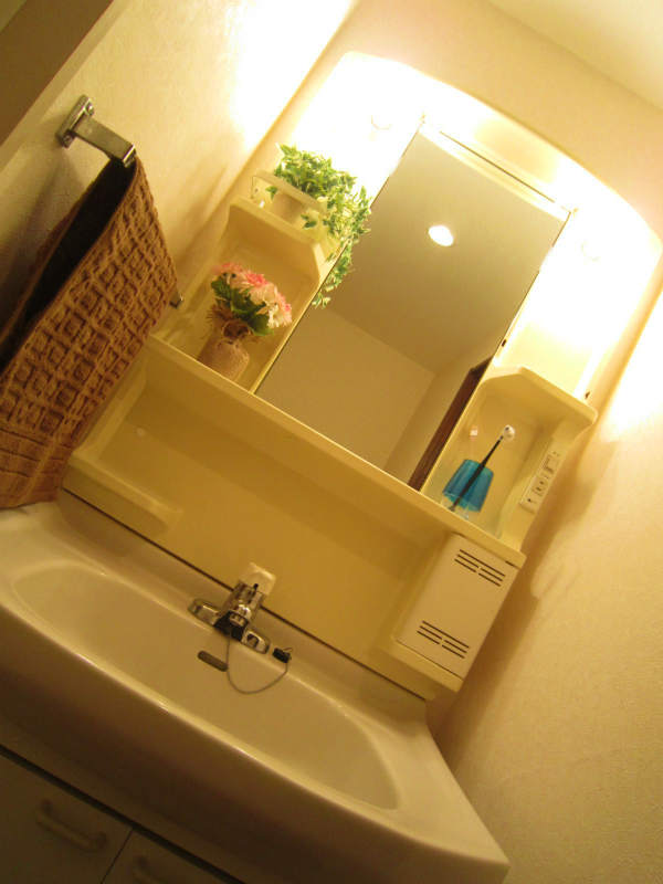 Washroom.  ※ Model is room
