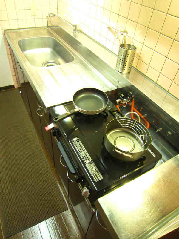 Kitchen.  ※ Model is room