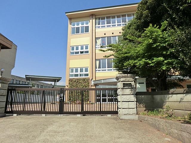 Primary school. 650m until Ayase City Ayase Elementary School