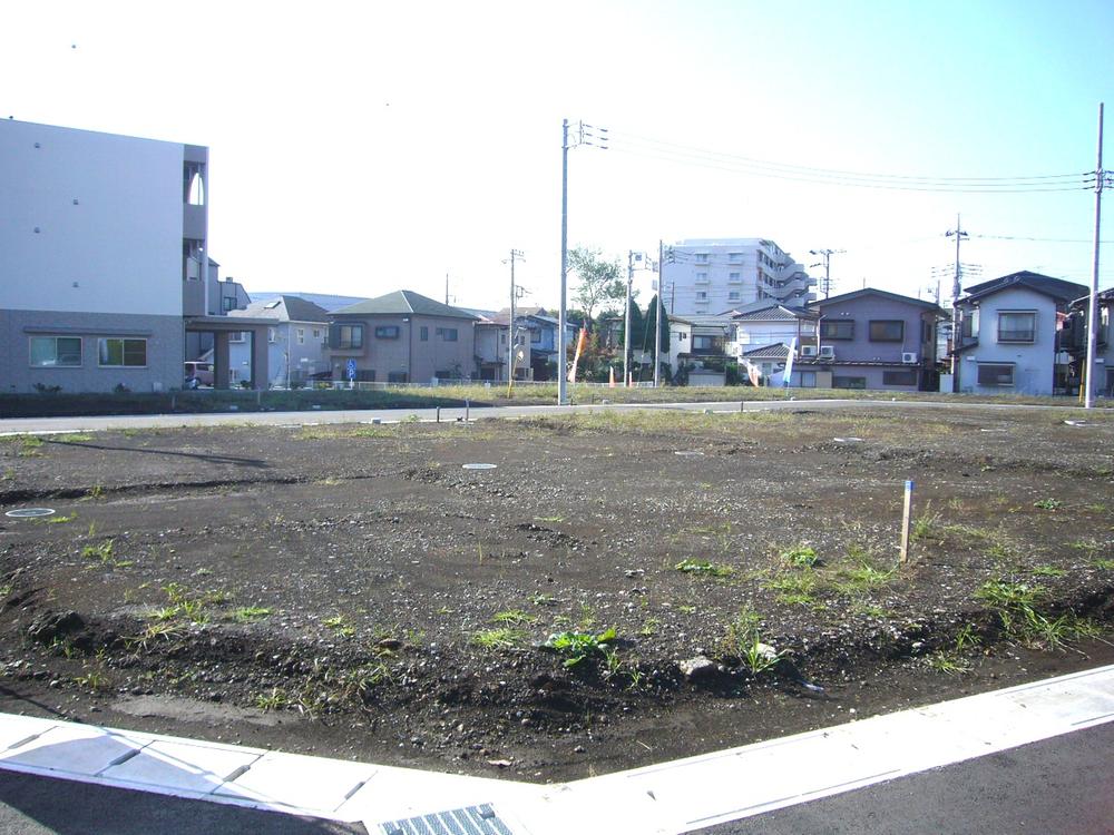 Local photos, including front road. Local (11 May 2013) Shooting