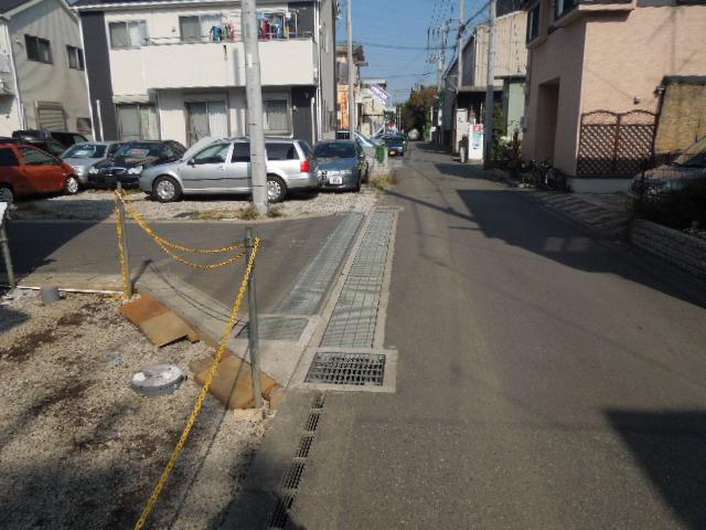 Local photos, including front road. Local (11 May 2013) Shooting