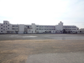 Primary school. 500m to the north of the base elementary school (elementary school)