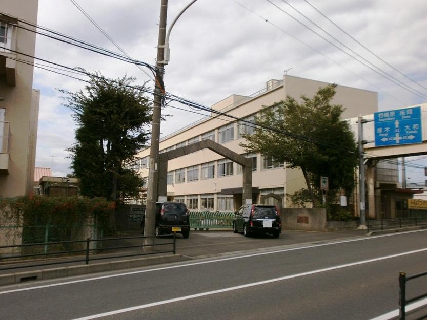 Primary school. 686m until Ayase City Ayakita Elementary School