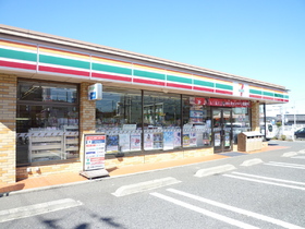 Convenience store. 820m to Seven-Eleven (convenience store)