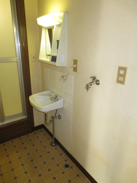 Washroom. Same property, Another Room No.