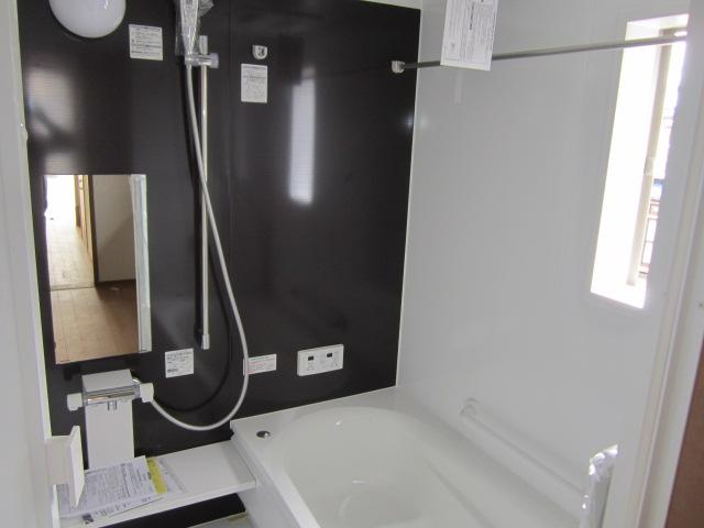 Bathroom. Unit bus with delight heating dryer