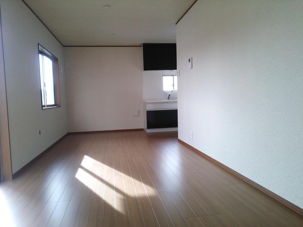 Living. Spacious living