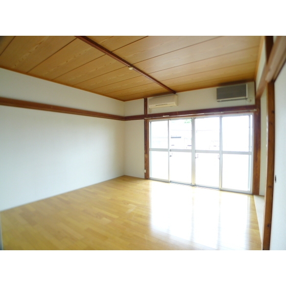Living and room. Nearly wall-to-wall windows! Day is good!