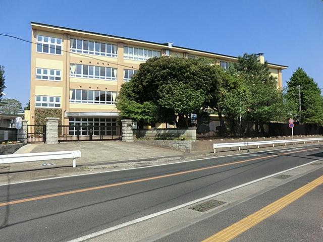 Primary school. 715m until Ayase City Ayase Elementary School