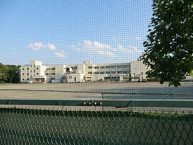 Primary school. 387m to the stand elementary school Ayase City North