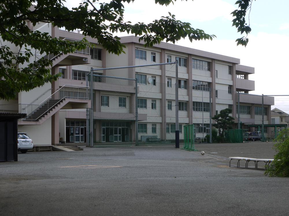 Junior high school. Chigasaki City Hagizono until junior high school 725m
