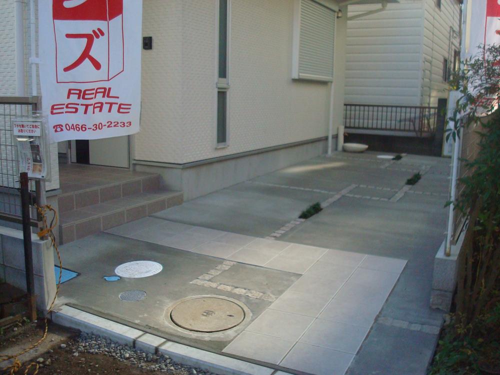 Parking lot. 2 units can be parked according to the model (November 2013) Shooting