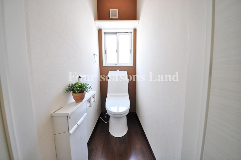 Toilet. Indoor (March 2013) Shooting