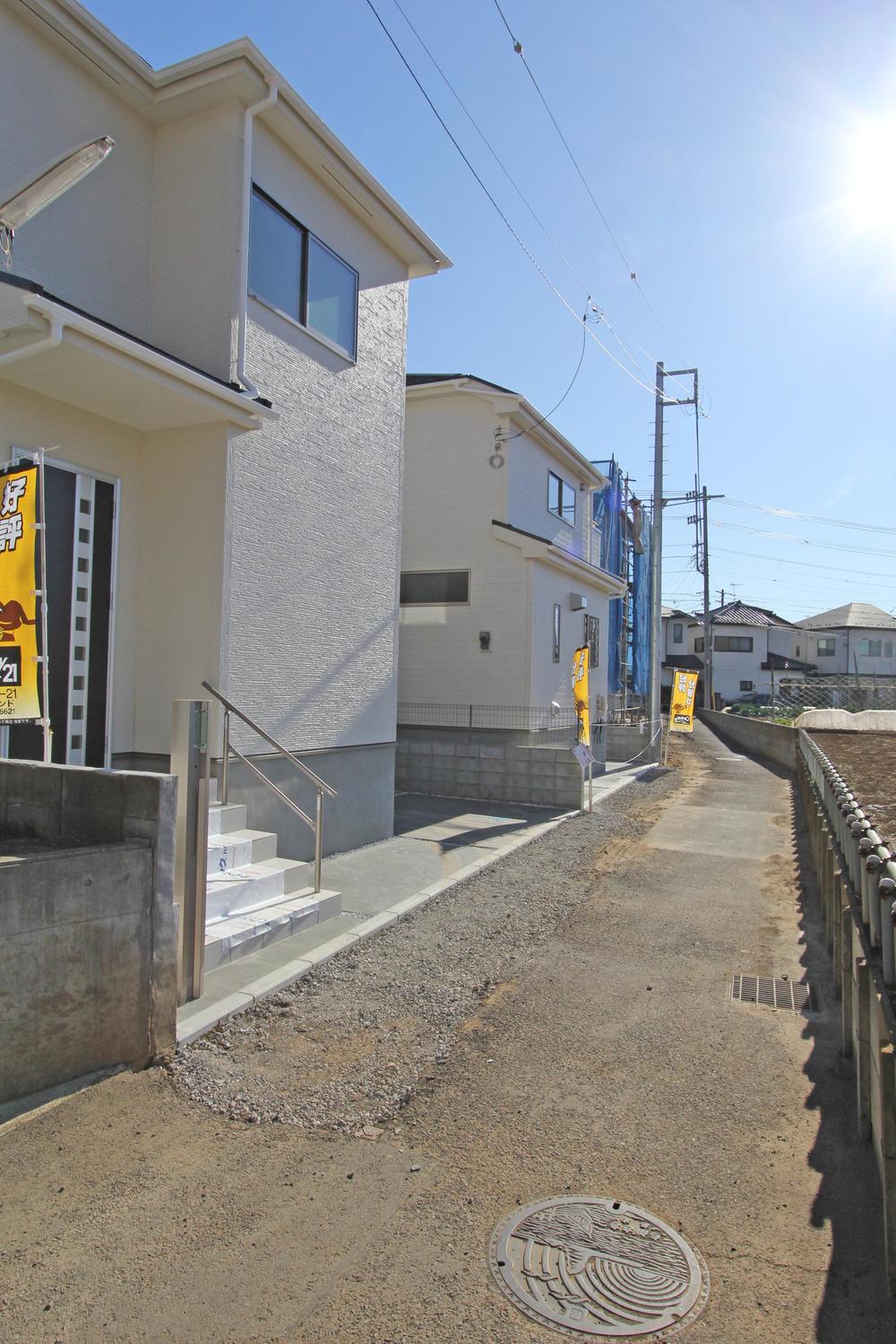 Local photos, including front road. Local (12 May 2013) Shooting