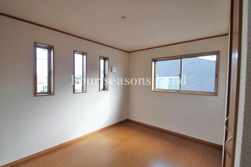 Non-living room. The company construction cases