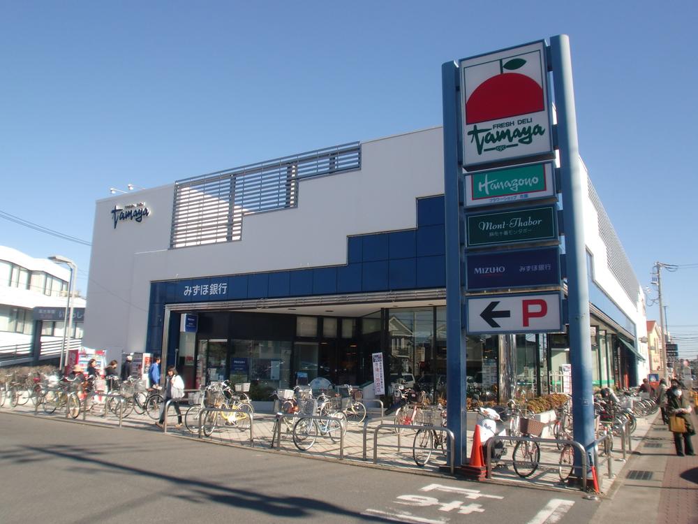 Supermarket. Of course 504m to Tama and Hamatake shop, Shop at Tsujido Station