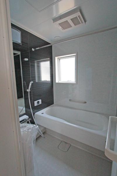 Same specifications photo (bathroom). Same manufacturer bathroom construction cases