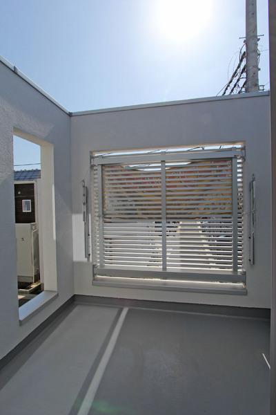 Other introspection. Large balcony construction cases