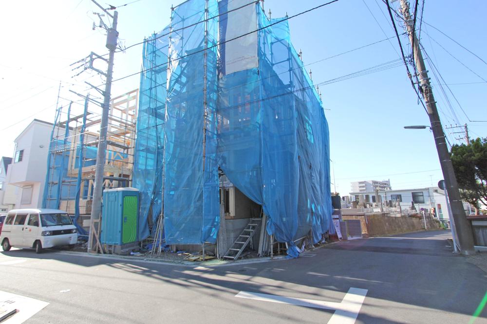 Local photos, including front road. update 2013 December 14, shooting D Building