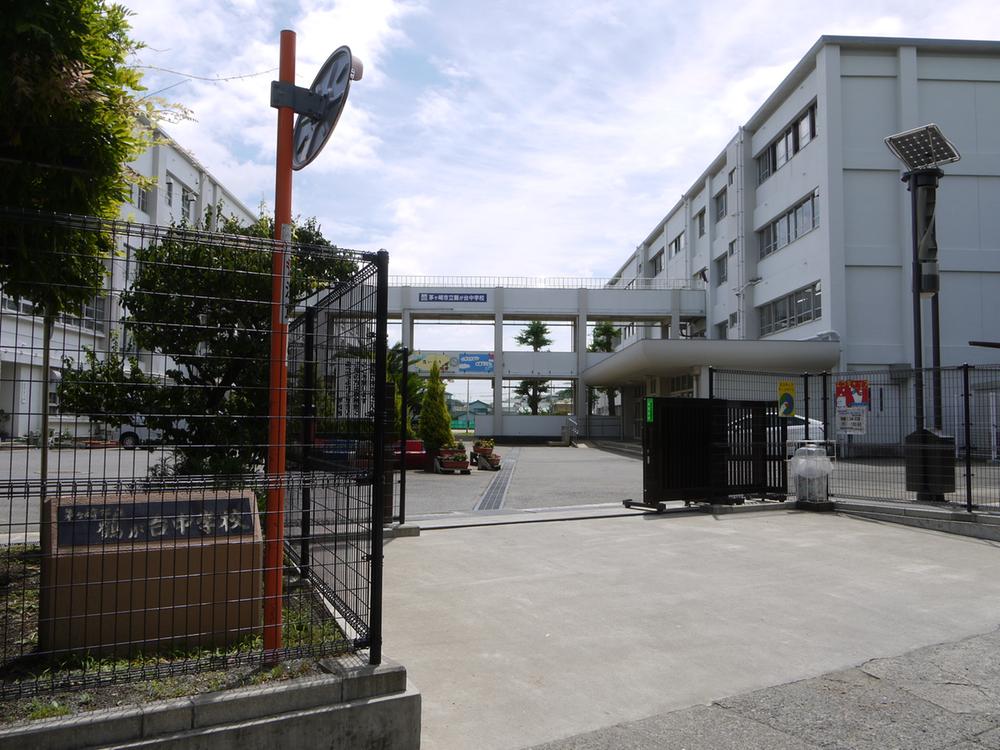 Junior high school. Chigasaki City Tsurugadai until junior high school 889m
