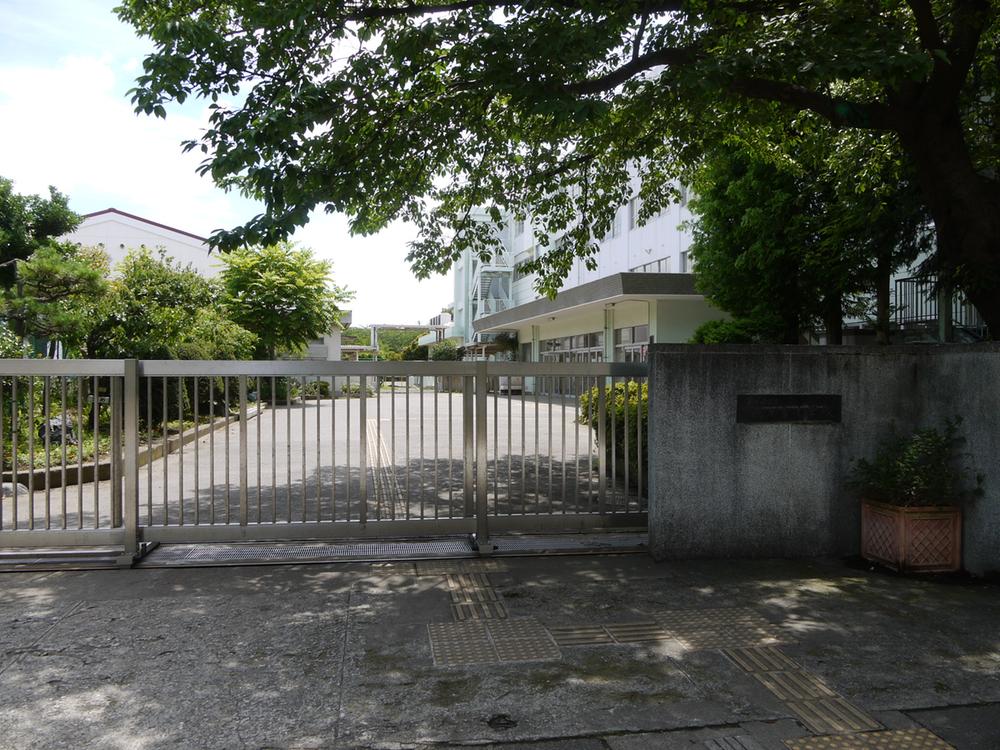 Primary school. Chigasaki City Tsurugadai to elementary school 556m