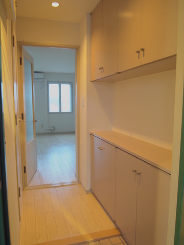 Entrance. ☆ Shopping convenient station near the apartment! SOHO consultation! City gas ☆
