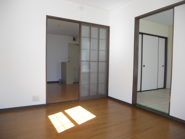 Living and room.  ☆ Shopping convenient location! Pet breeding Allowed! Quiet and living environment ・ Sunny
