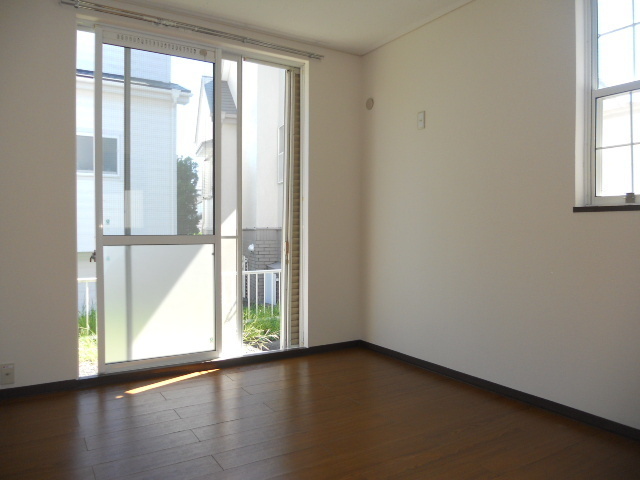 Living and room.  ☆ Shopping convenient location! Pet breeding Allowed! Quiet and living environment ・ Sunny