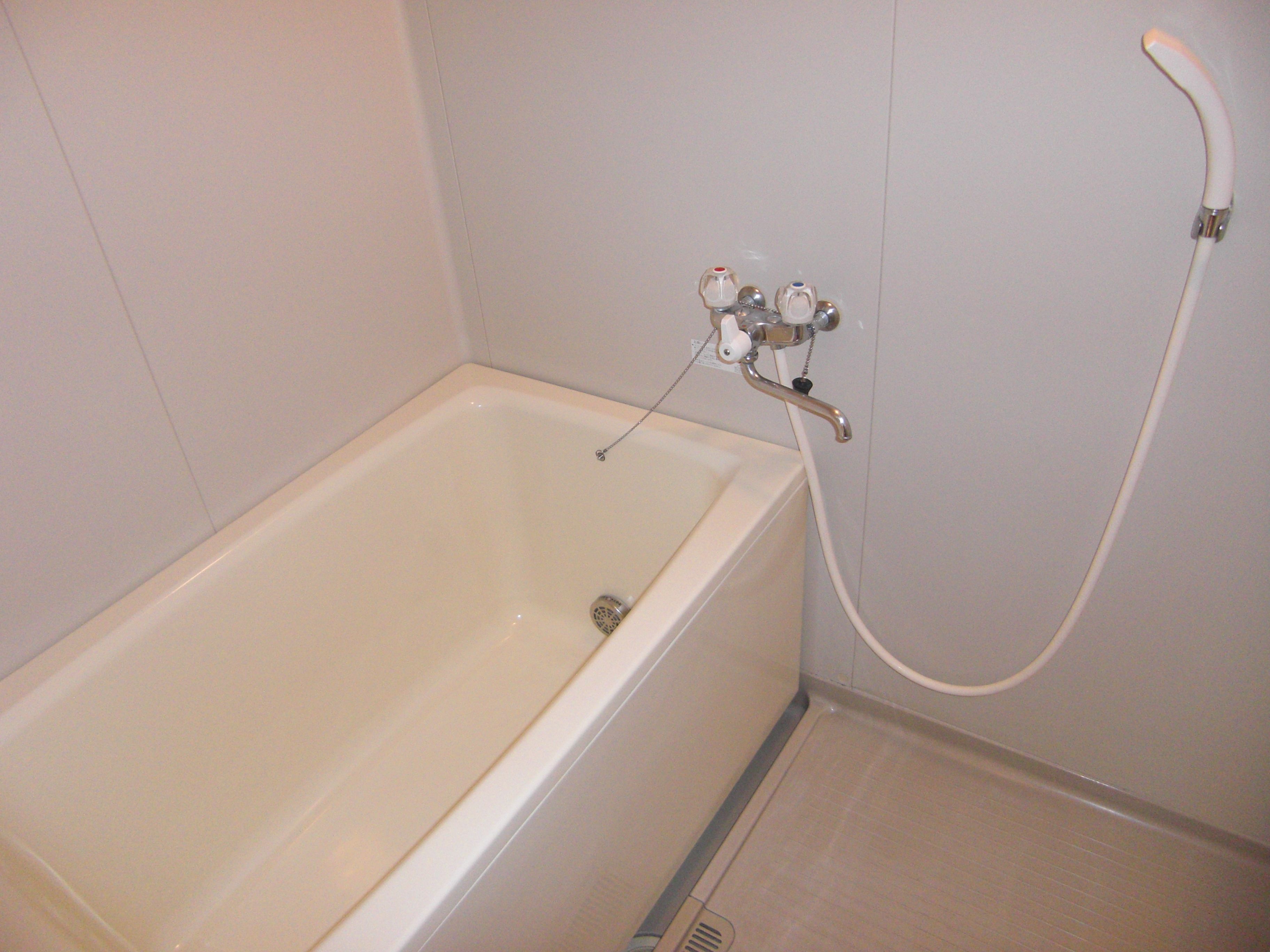 Bath. Reheating function Automatic hot water clad function