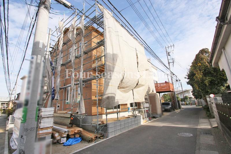 Local appearance photo. Local (12 May 2013) Shooting