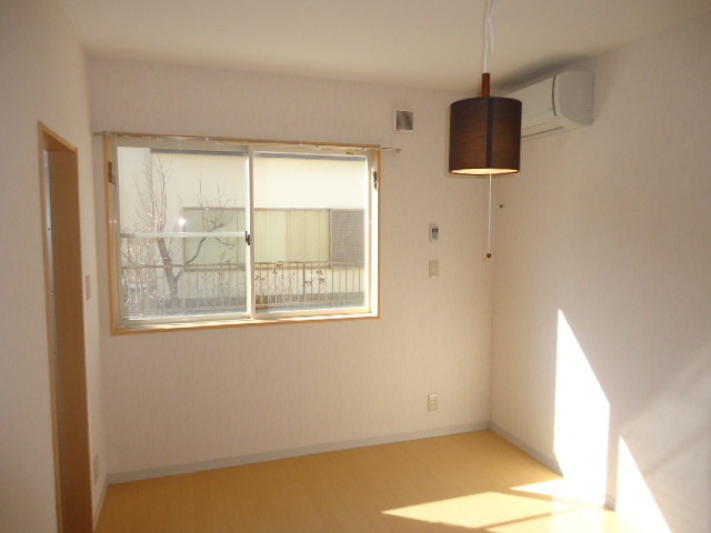 Living and room.  ☆ Surfboard yard ・ To the sea three minutes ・ It will be built shallow Property ☆ 