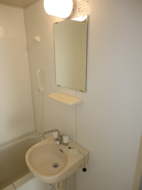 Washroom.  ☆ Surfboard yard ・ To the sea three minutes ・ It will be built shallow Property ☆ 