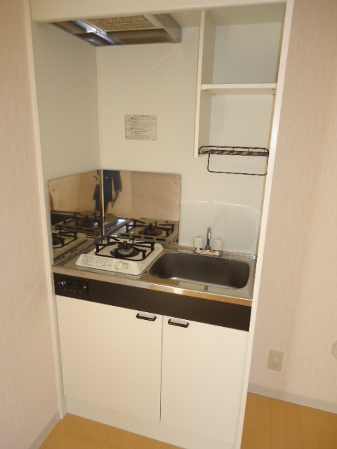 Kitchen.  ☆ Surfboard yard ・ To the sea three minutes ・ It will be built shallow Property ☆ 