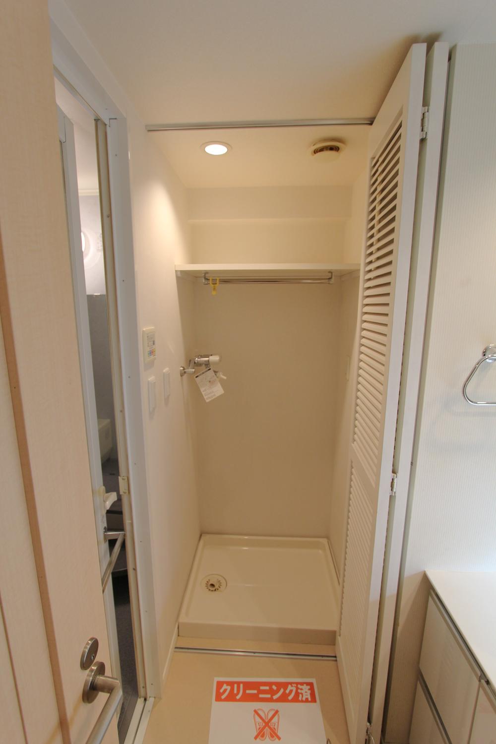 Other introspection. Laundry Area