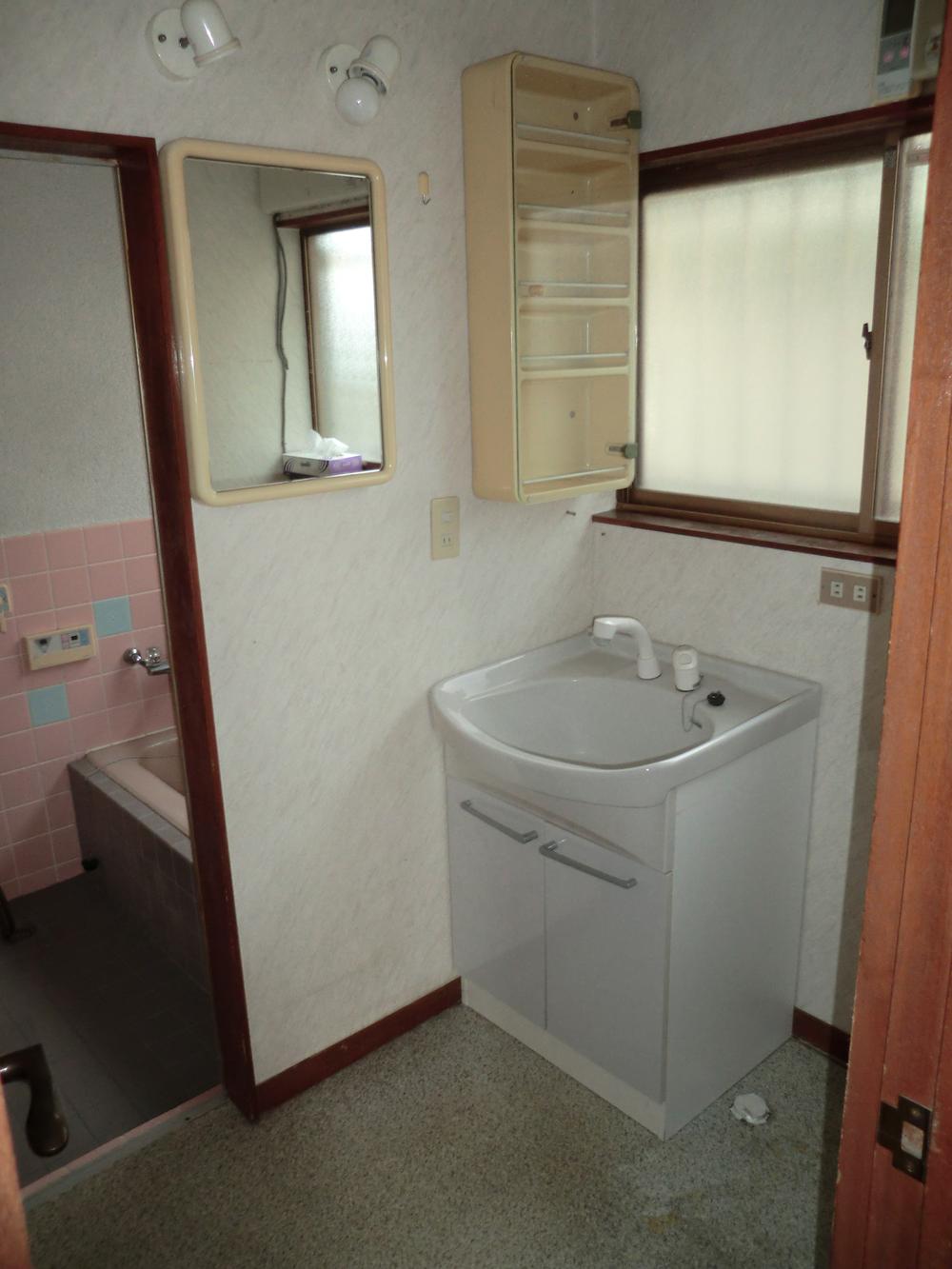 Wash basin, toilet. Indoor (April 2013) Shooting