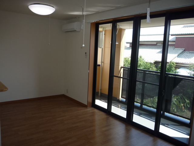 Living and room. Spacious living room