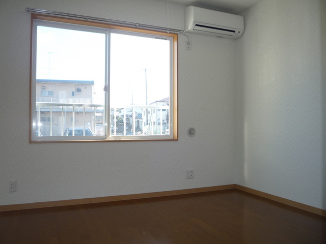 Living and room. Bright rooms