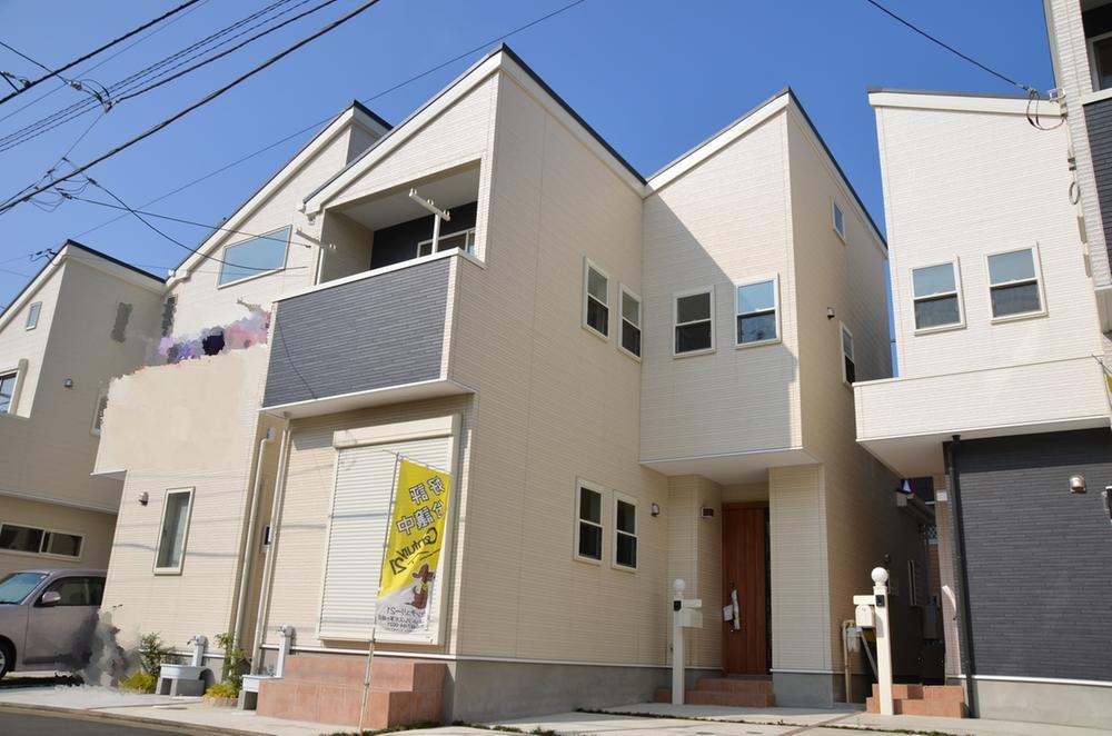 Local appearance photo. Local (10 May 2013) Shooting