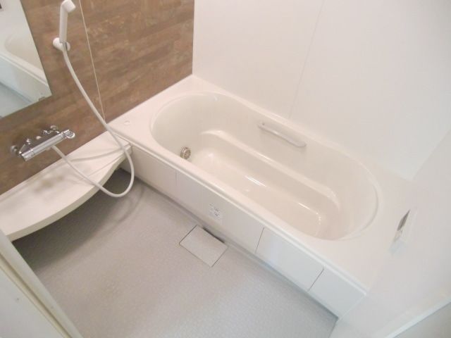 Bath. 1 tsubo bus