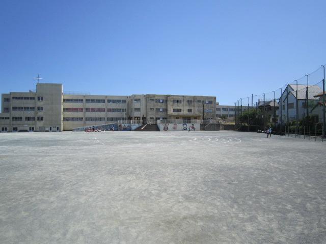 Primary school. Chigasaki City Nishihama to elementary school 575m
