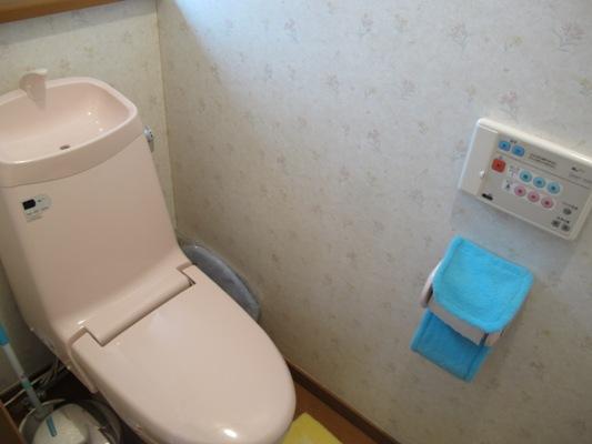 Toilet. Indoor (10 May 2013) Shooting