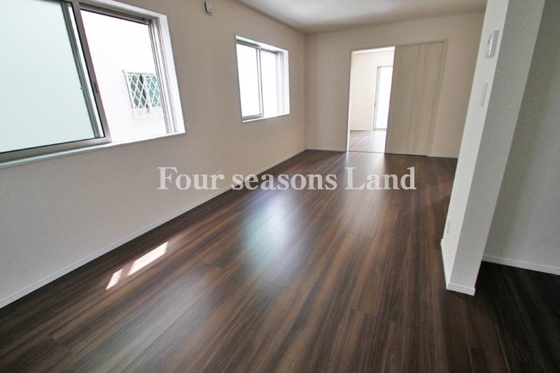 Living. The company construction cases