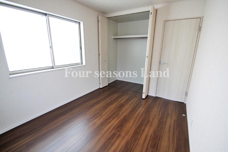 Non-living room. The company construction cases