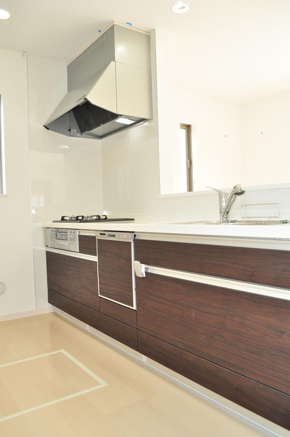 Same specifications photo (kitchen). Kitchen construction cases ○ dish washing and drying machine: 1 Building