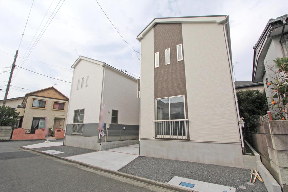 Local photos, including front road. update Local (09 May 2013) Shooting