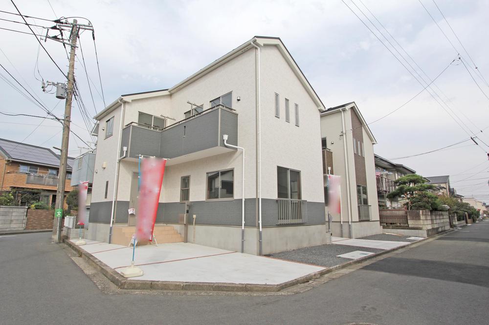 Local photos, including front road. update Local (11 May 2013) Shooting