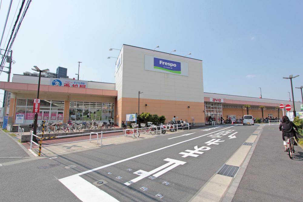 Supermarket. Eibii Chigasaki to the store 664m