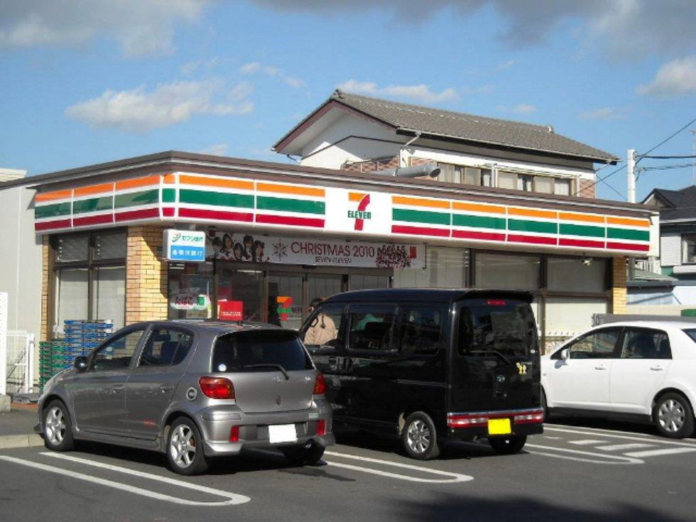 Convenience store. Seven-Eleven 180m to Chigasaki Motomura 3-chome