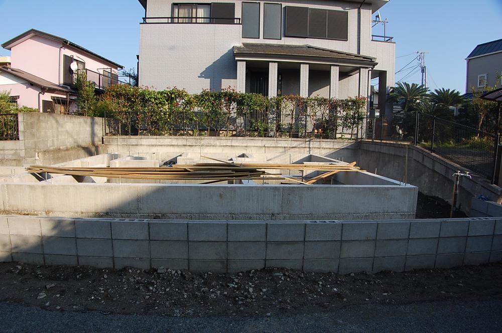 Local photos, including front road. Local (11 May 2013) Shooting